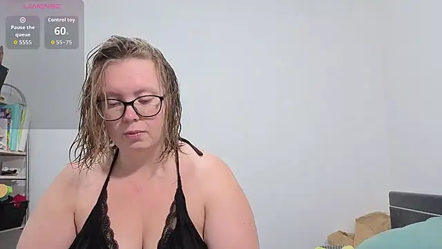 Snapshot of LittleMistys chatting on 06/28/26, 10:43 LittleMistys online show from 06/28/26, 10:43