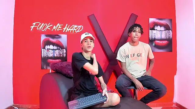 Snapshot of GREEN_BOYS chatting on 02/15/26, 07:27 GREEN BOYS online show from 02/15/26, 07:27