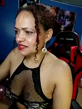 Snapshot of Helensex1 chatting on 04/11/26, 01:10 Helensex1 online show from 04/11/26, 01:10