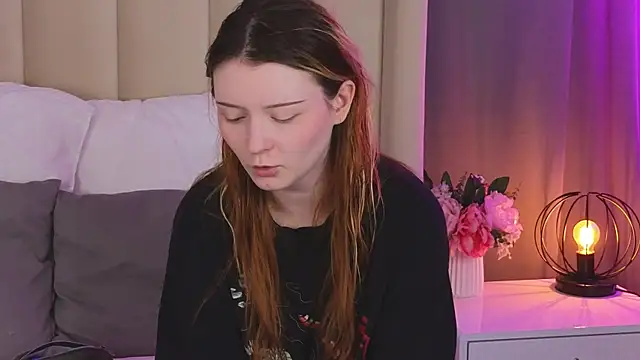 Snapshot of AlyssFrost chatting on 06/18/26, 02:23 AlyssFrost online show from 06/18/26, 02:23