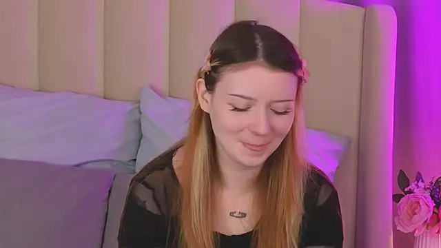 Snapshot of AlyssFrost chatting on 06/30/26, 02:56 AlyssFrost online show from 06/30/26, 02:56