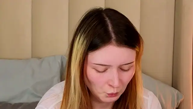Snapshot of AlyssFrost chatting on 07/07/26, 03:09 AlyssFrost online show from 07/07/26, 03:09