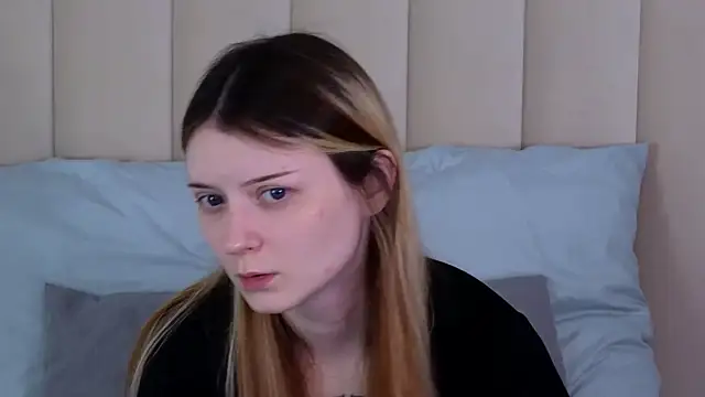 Snapshot of AlyssFrost chatting on 07/24/26, 01:58 AlyssFrost online show from 07/24/26, 01:58