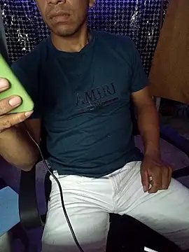 Snapshot of yisusalejo chatting on 02/28/26, 03:29 yisusalejo online show from 02/28/26, 03:29