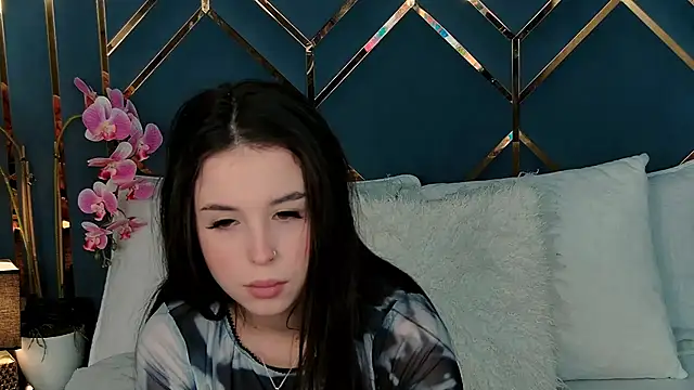 Snapshot of LanaLedger chatting on 03/25/26, 10:54 LanaLedger online show from 03/25/26, 10:54