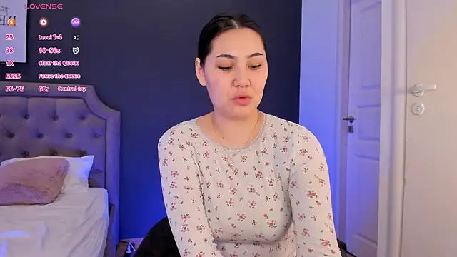 Snapshot of Lina_Loon chatting on 04/02/26, 11:30 Lina Loon online show from 04/02/26, 11:30