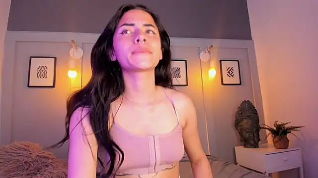 Snapshot of Ivyy_sweet_ chatting on 05/19/26, 01:56 Ivyy sweet online show from 05/19/26, 01:56