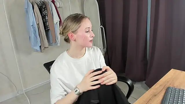 TraceeRebollar online show from 02/15/26, 12:47