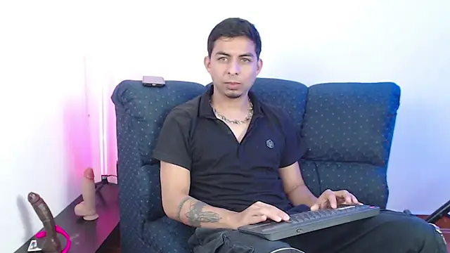 Snapshot of polloCol4U chatting on 04/25/26, 04:26 polloCol4U online show from 04/25/26, 04:26