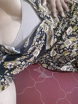 Snapshot of Tamil_Luckly_girl chatting on 06/02/26, 12:51 Tamil Luckly girl online show from 06/02/26, 12:51