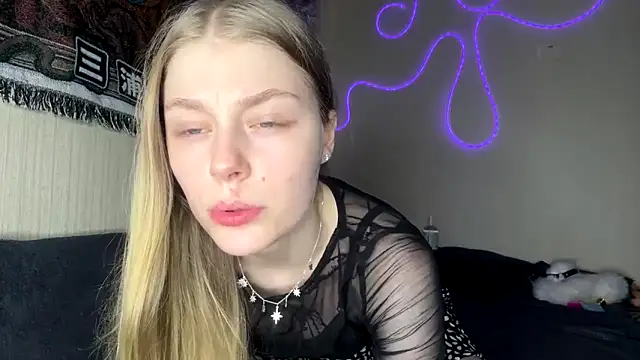 Snapshot of CassandraMur chatting on 02/18/26, 05:09 CassandraMur online show from 02/18/26, 05:09