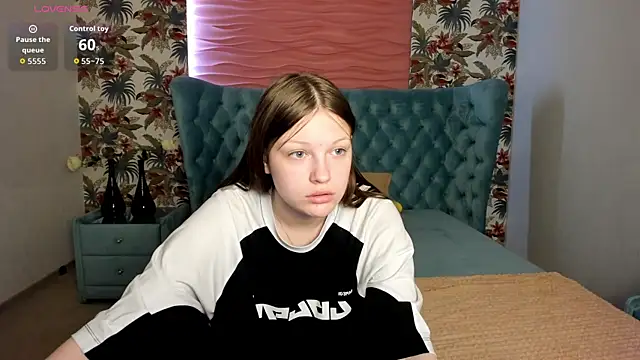 Snapshot of LauraBev chatting on 04/26/26, 05:49 LauraBev online show from 04/26/26, 05:49