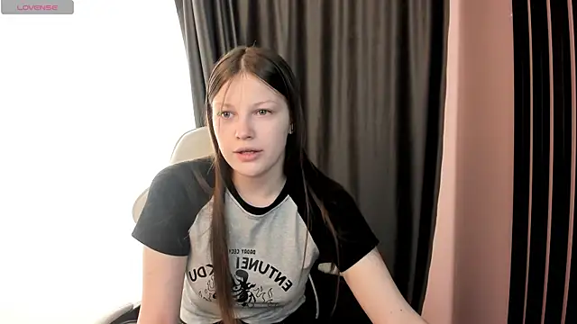 Snapshot of LauraBev chatting on 05/11/26, 05:24 LauraBev online show from 05/11/26, 05:24