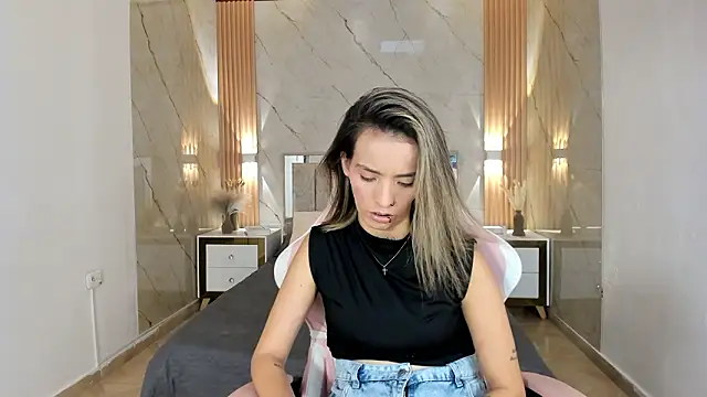 Snapshot of your_whore_Salome chatting on 03/21/26, 06:44 your whore Salome online show from 03/21/26, 06:44