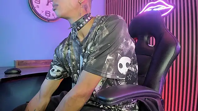 Maximoking26 online show from 02/23/26, 04:43