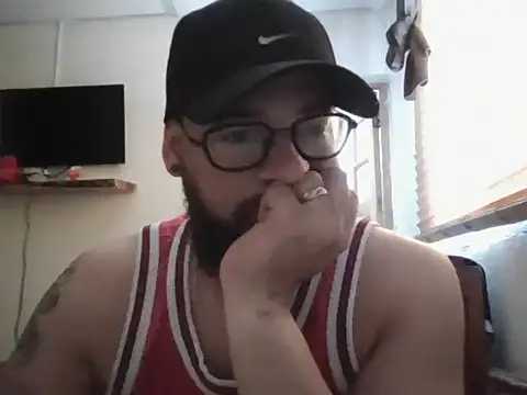 Snapshot of lachy2410 chatting on 06/13/26, 06:28 lachy2410 online show from 06/13/26, 06:28