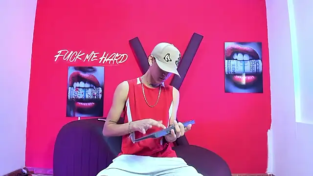 Snapshot of BOYS_PLAY chatting on 02/18/26, 01:18 BOYS PLAY online show from 02/18/26, 01:18