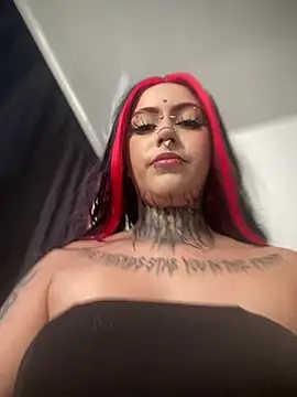 Snapshot of maliciaXpoison chatting on 03/15/26, 10:05 maliciaXpoison online show from 03/15/26, 10:05