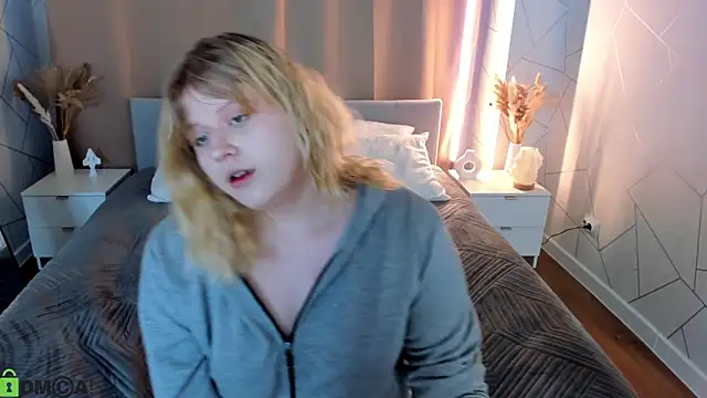 Snapshot of luna_c0ra chatting on 02/26/26, 01:04 luna c0ra online show from 02/26/26, 01:04