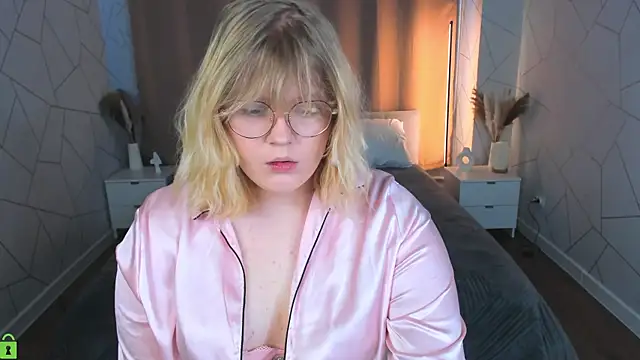 luna c0ra online show from 04/10/26, 01:11