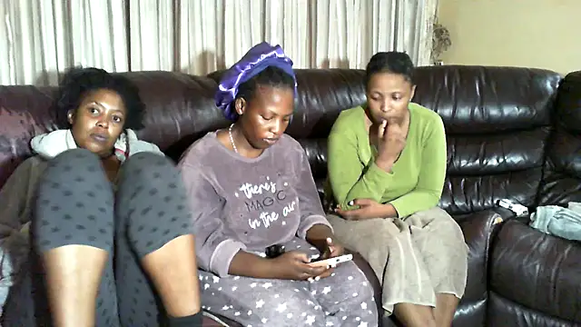 Snapshot of Sky-Diamond chatting on 03/21/26, 06:51 Sky-Diamond online show from 03/21/26, 06:51