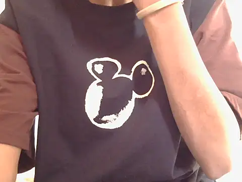 Snapshot of liliy_00 chatting on 02/16/26, 10:11 liliy 00 online show from 02/16/26, 10:11