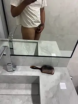Snapshot of twink231 chatting on 06/10/26, 12:11 twink231 online show from 06/10/26, 12:11