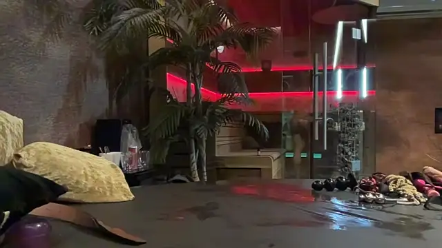 Snapshot of CustomKinkyCouple chatting on 04/08/26, 03:34 CustomKinkyCouple online show from 04/08/26, 03:34