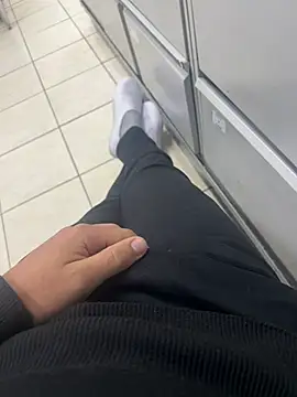 Snapshot of morenogatt chatting on 07/19/26, 01:37 morenogatt online show from 07/19/26, 01:37