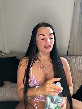 Snapshot of Darkfantisyx chatting on 03/12/26, 03:40 Darkfantisyx online show from 03/12/26, 03:40