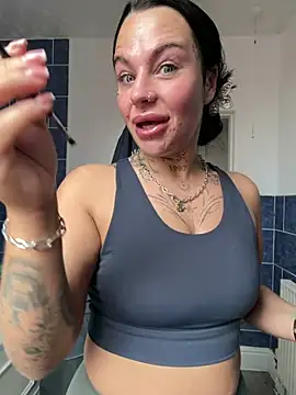 Snapshot of Darkfantisyx chatting on 03/31/26, 01:44 Darkfantisyx online show from 03/31/26, 01:44