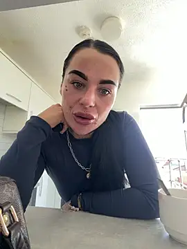 Snapshot of Darkfantisyx chatting on 04/01/26, 02:25 Darkfantisyx online show from 04/01/26, 02:25