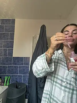 Snapshot of Darkfantisyx chatting on 04/06/26, 12:06 Darkfantisyx online show from 04/06/26, 12:06