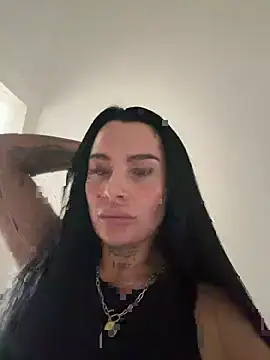 Snapshot of Darkfantisyx chatting on 04/15/26, 01:29 Darkfantisyx online show from 04/15/26, 01:29