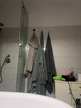 Snapshot of Tiziano94 chatting on 02/20/26, 01:11 Tiziano94 online show from 02/20/26, 01:11