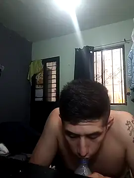 Snapshot of BeetledStoop chatting on 04/14/26, 11:44 BeetledStoop online show from 04/14/26, 11:44