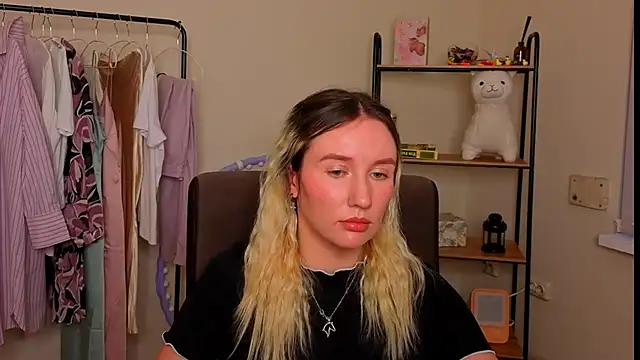 Snapshot of AshleyySchwartz chatting on 02/18/26, 02:24 AshleyySchwartz online show from 02/18/26, 02:24