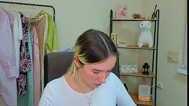 Snapshot of AshleyySchwartz chatting on 02/19/26, 12:56 AshleyySchwartz online show from 02/19/26, 12:56