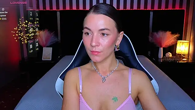 Snapshot of GracefulMichelle chatting on 06/09/26, 07:14 GracefulMichelle online show from 06/09/26, 07:14