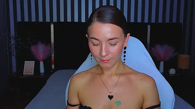 Snapshot of GracefulMichelle chatting on 06/20/26, 07:27 GracefulMichelle online show from 06/20/26, 07:27