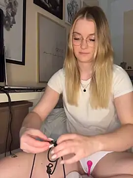 melanieTesss online show from 04/04/26, 10:46