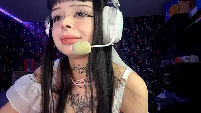 Snapshot of Luna_Sohotti chatting on 03/04/26, 03:29 Luna Sohotti online show from 03/04/26, 03:29