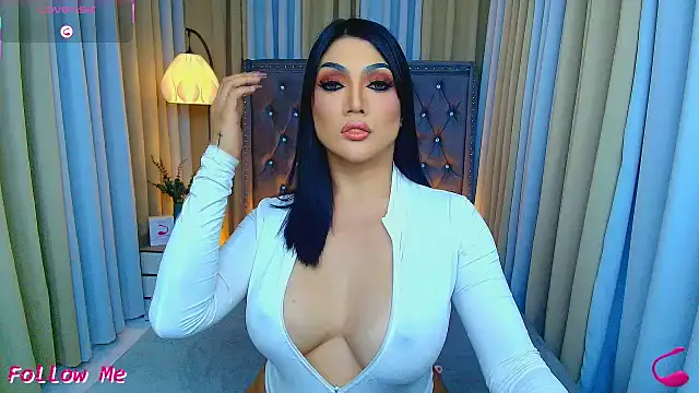 Snapshot of Laureen_Hilton chatting on 03/26/26, 12:00 Laureen Hilton online show from 03/26/26, 12:00