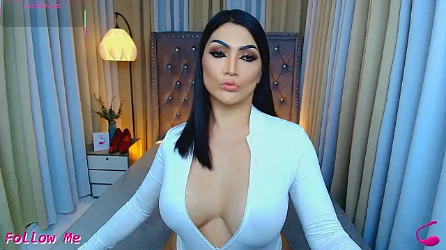 Snapshot of Laureen_Hilton chatting on 03/28/26, 12:05 Laureen Hilton online show from 03/28/26, 12:05