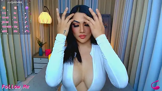 Snapshot of Laureen_Hilton chatting on 04/13/26, 03:17 Laureen Hilton online show from 04/13/26, 03:17