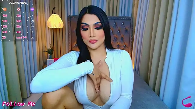 Snapshot of Laureen_Hilton chatting on 04/19/26, 06:10 Laureen Hilton online show from 04/19/26, 06:10