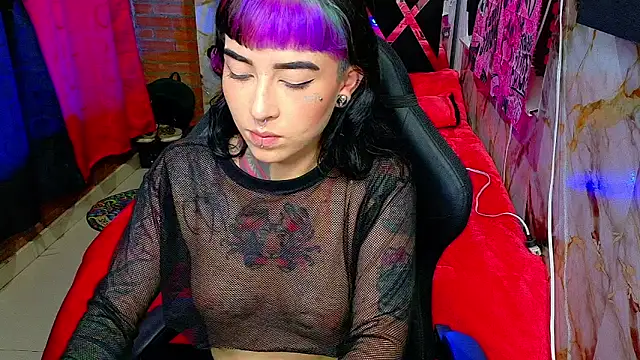 Snapshot of nova_kitttyy chatting on 04/06/26, 01:03 nova kitttyy online show from 04/06/26, 01:03