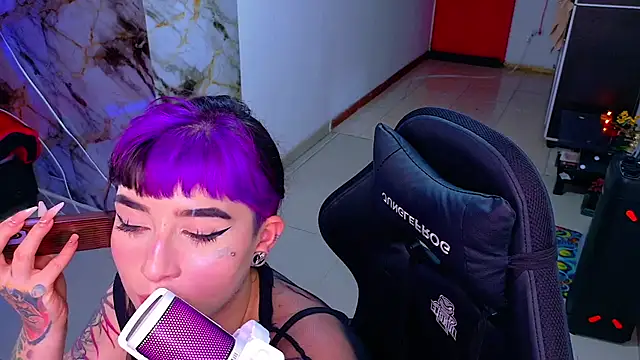 Snapshot of nova_kitttyy chatting on 04/19/26, 01:27 nova kitttyy online show from 04/19/26, 01:27