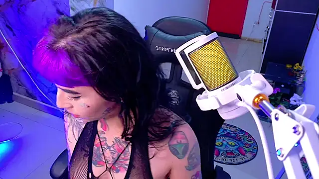 Snapshot of nova_kitttyy chatting on 04/23/26, 01:29 nova kitttyy online show from 04/23/26, 01:29