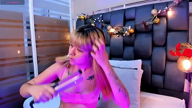 Snapshot of Fiorella_sweet chatting on 03/06/26, 07:21 Fiorella sweet online show from 03/06/26, 07:21